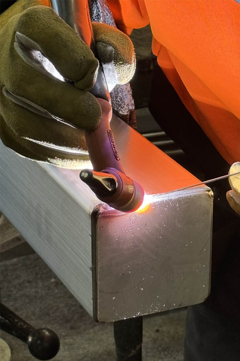 manufacturing carousel_0004_TIG welding end cap_1583